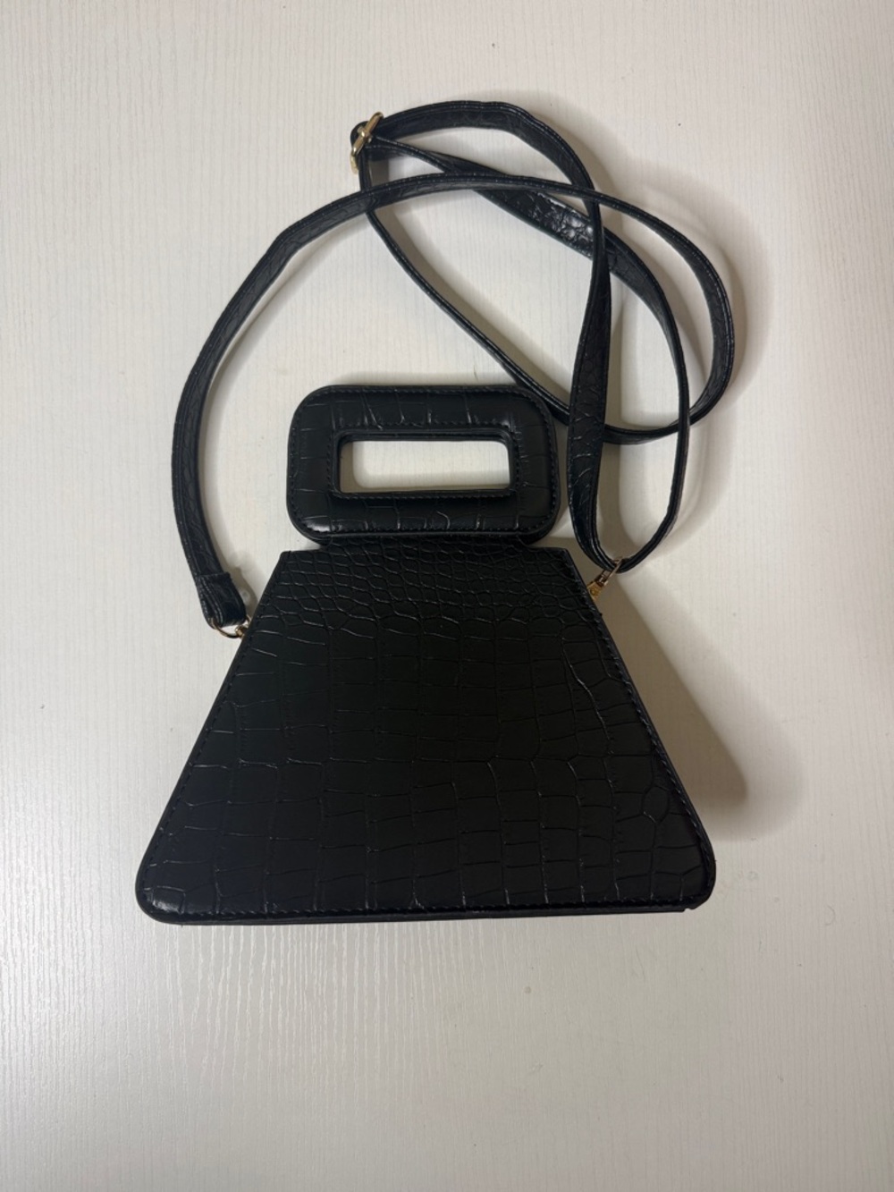 Black Croc-Embossed Pyramid Shoulder Bag - Stylish Everyday Carry